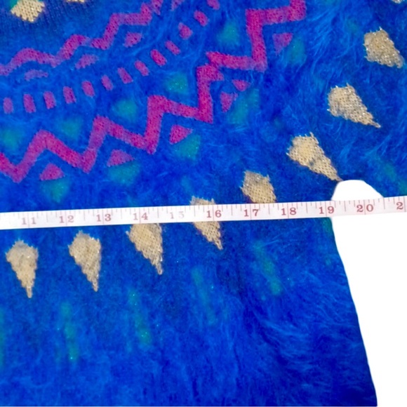 Time and Tru Fair Isle Plush Crewneck Sweater in Cobalt, Size Medium - Picture 5 of 9